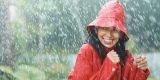 Wat zijn de beste regenjassen voor vrouwen om stijlvol en droog te blijven?
